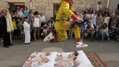 El Colacho: Körpələrin Üstündən Tullanma Festivalı • Baynazarli.com